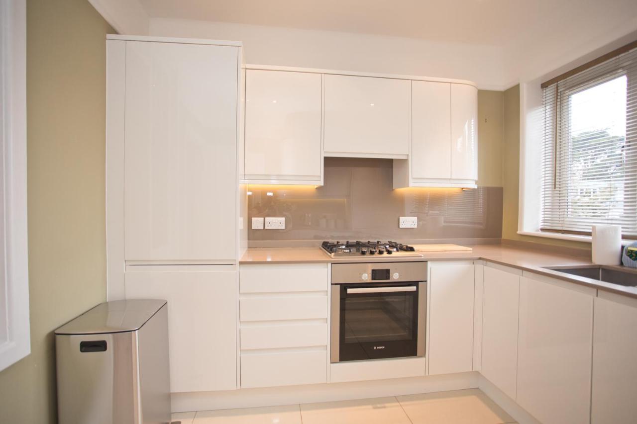 Beach Apartment In Sandbanks Пул Екстер'єр фото