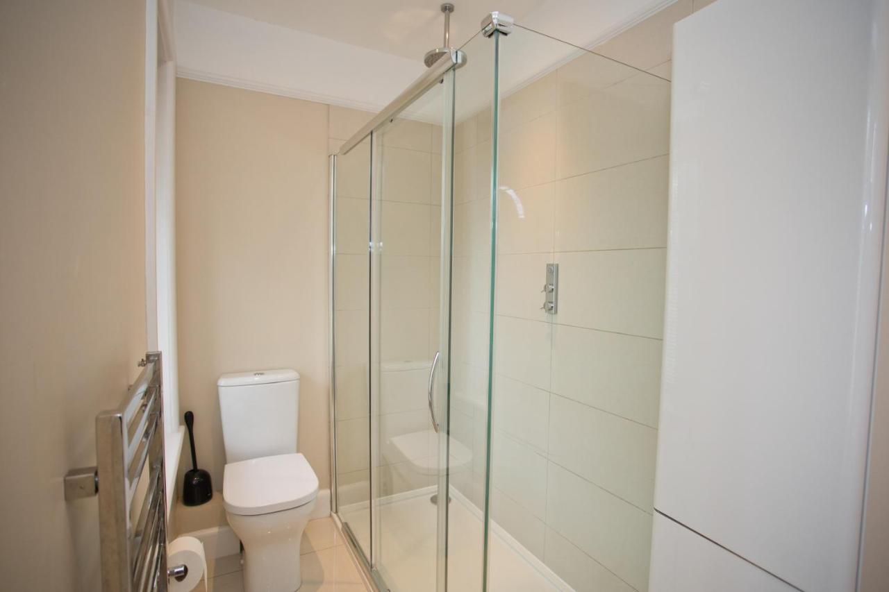 Beach Apartment In Sandbanks Пул Екстер'єр фото