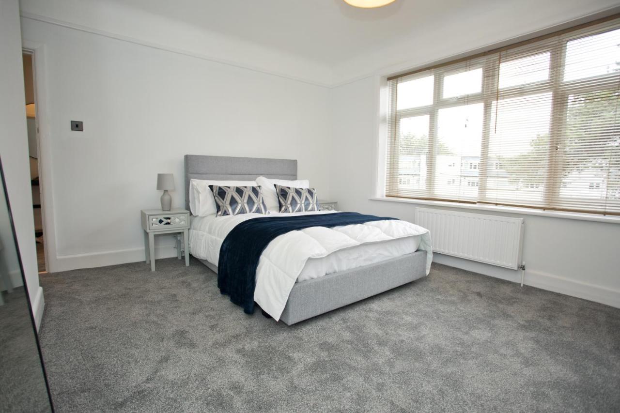 Beach Apartment In Sandbanks Пул Екстер'єр фото
