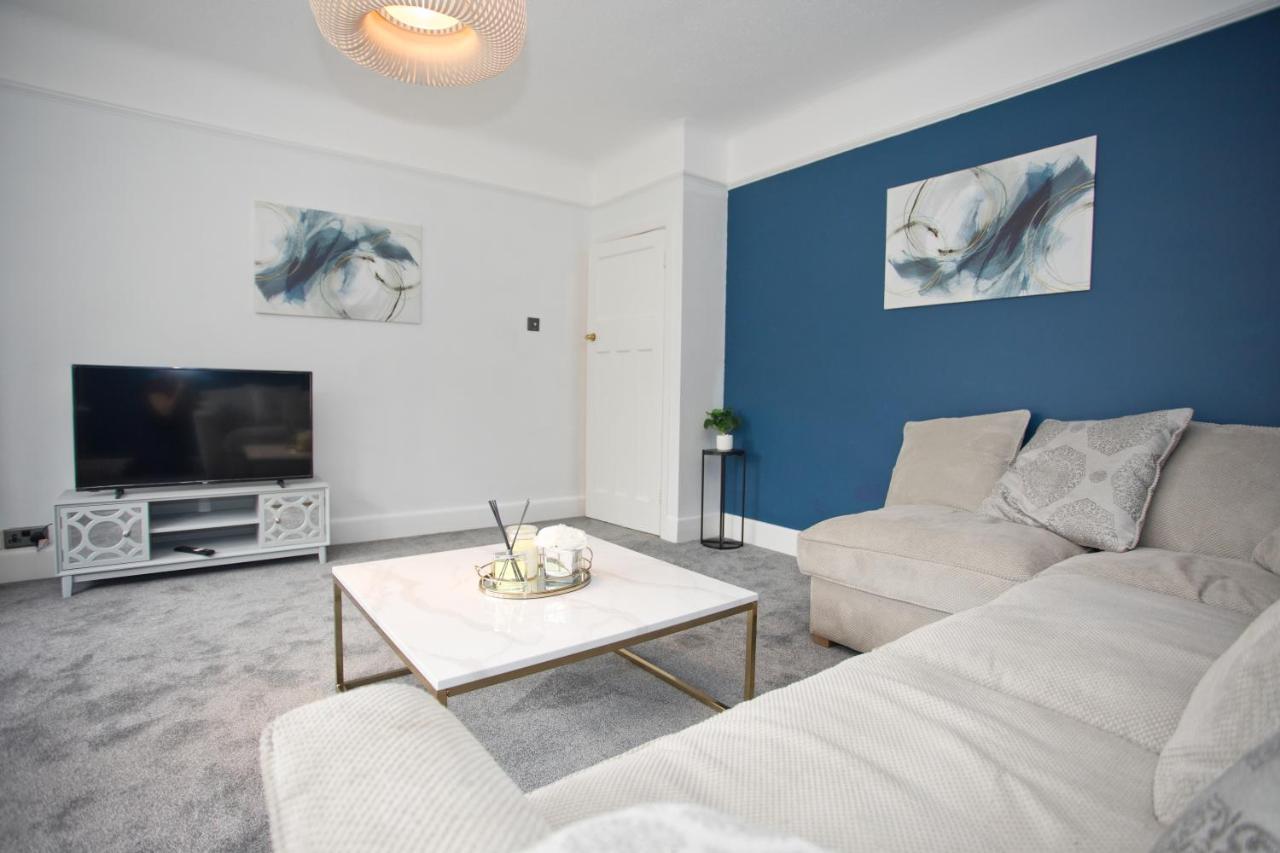 Beach Apartment In Sandbanks Пул Екстер'єр фото
